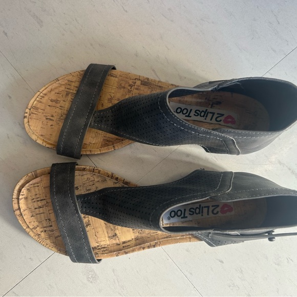 Grey gladiator style sandal - Picture 4 of 5